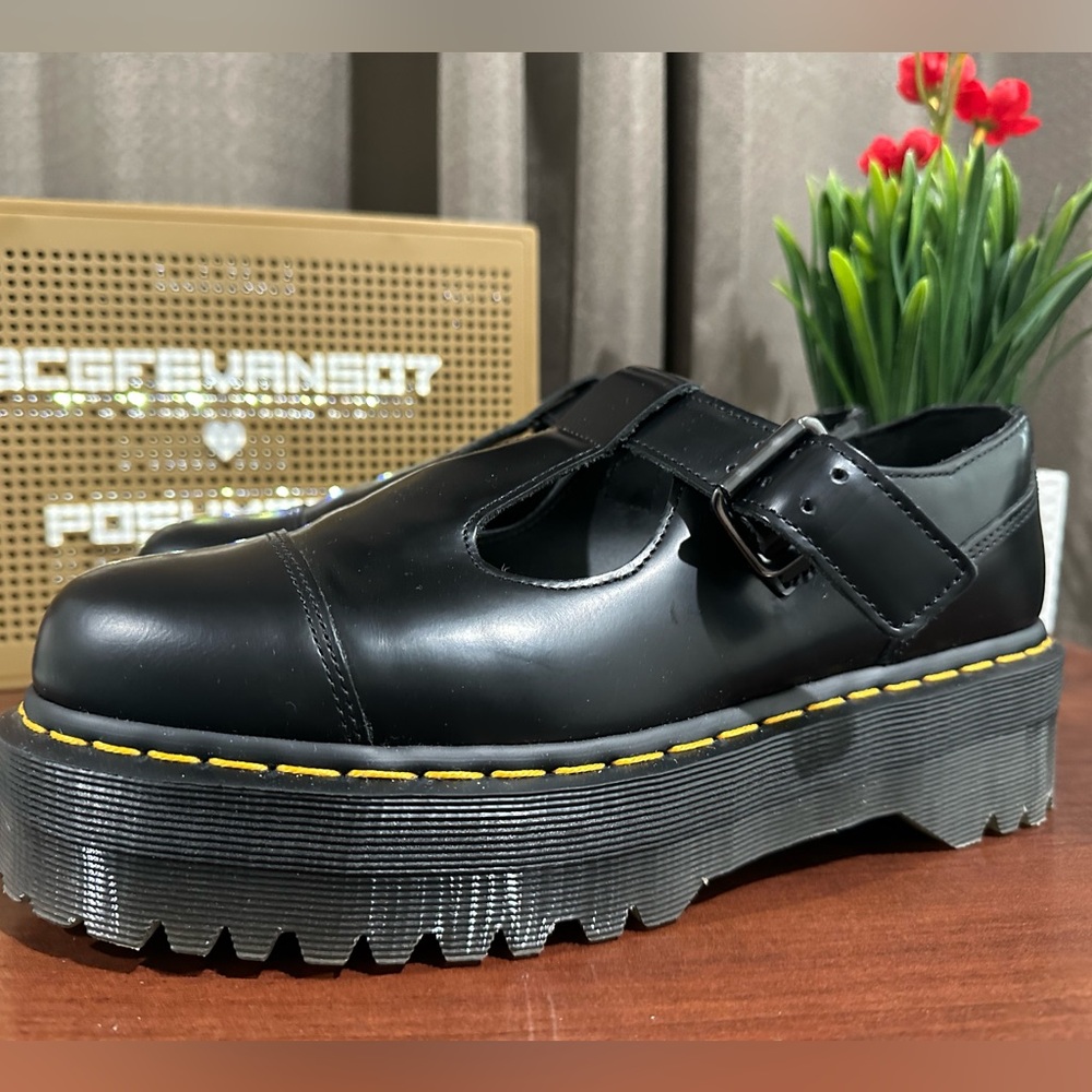 New Dr. Martens Bethan polished smooth Leather Platform size 10 US/ 8 UK